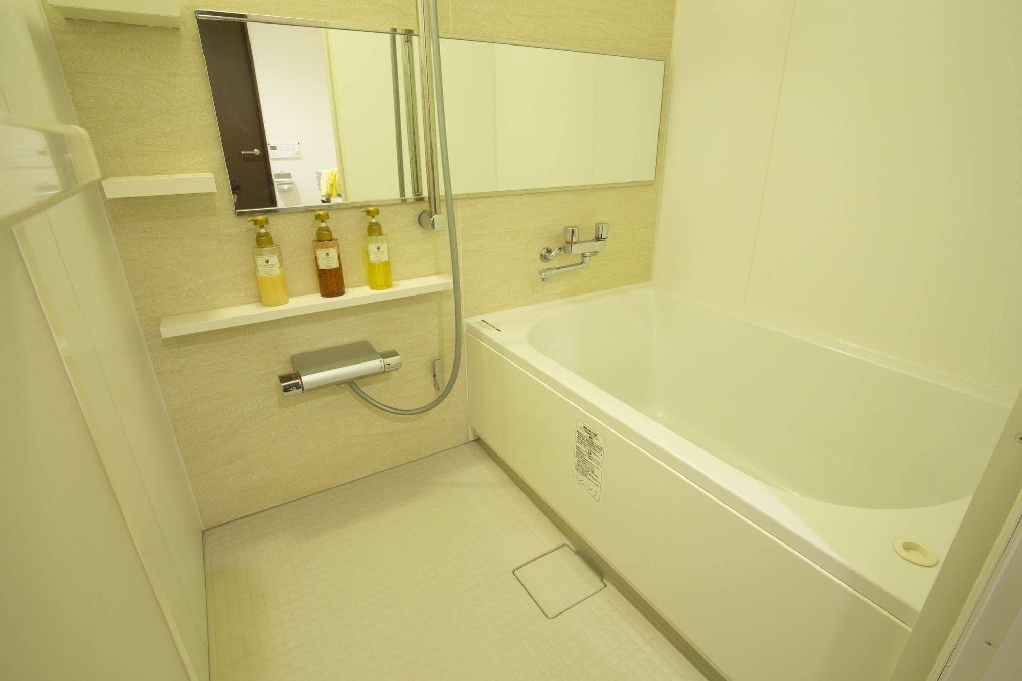 Smile Hotel Ацуги Екстериор снимка