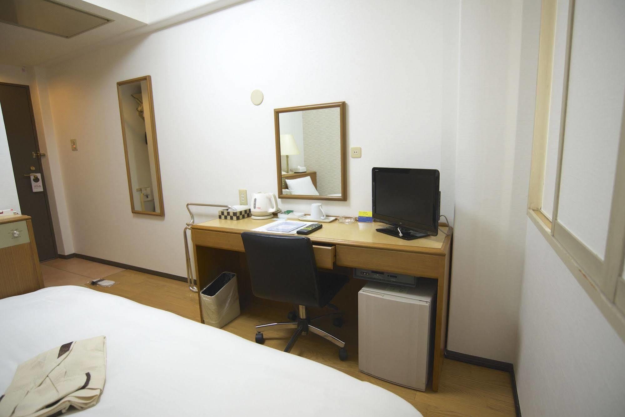 Smile Hotel Ацуги Екстериор снимка