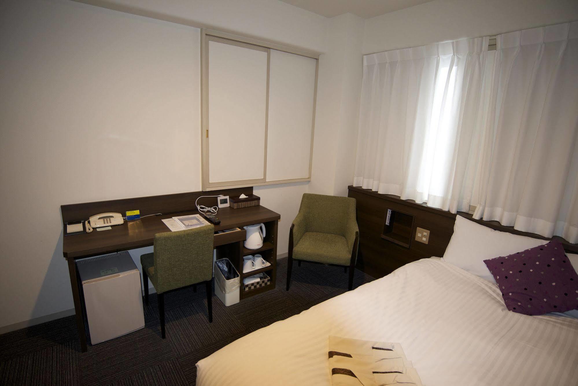 Smile Hotel Ацуги Екстериор снимка