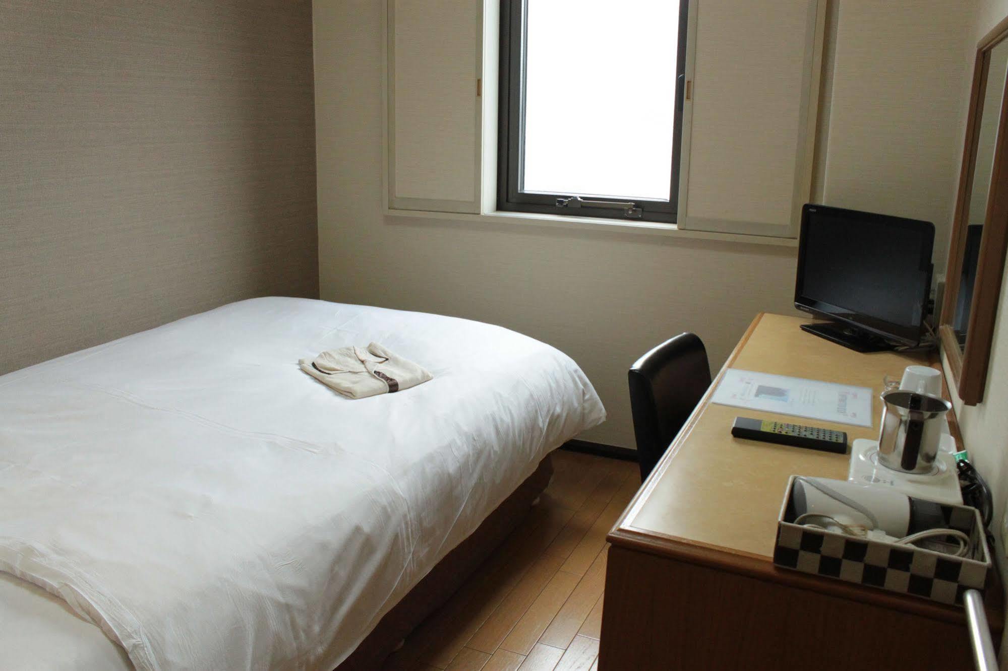 Smile Hotel Ацуги Екстериор снимка