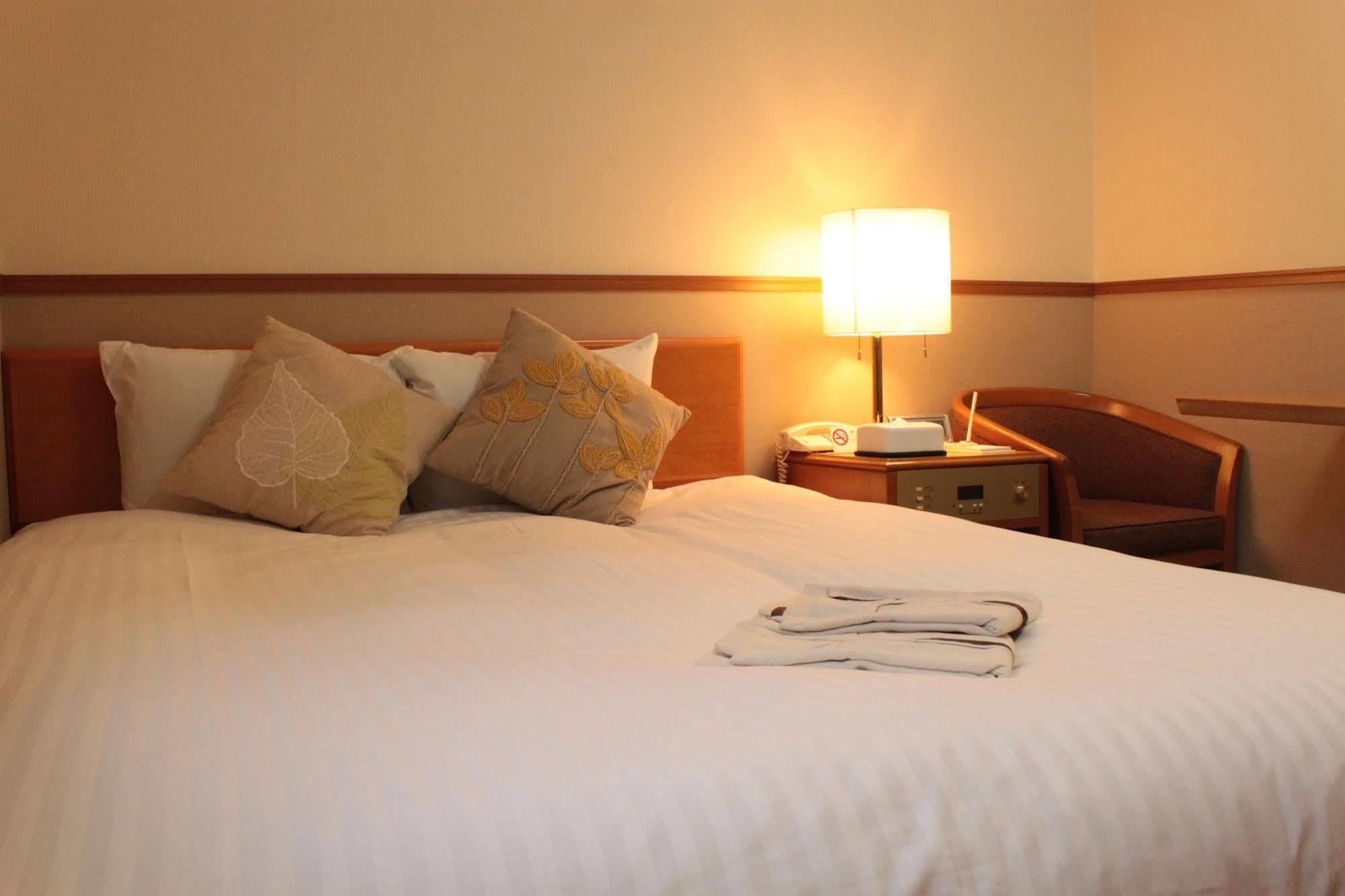 Smile Hotel Ацуги Екстериор снимка
